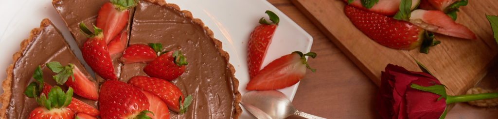 Šokolaadikreemi kook maasikatega