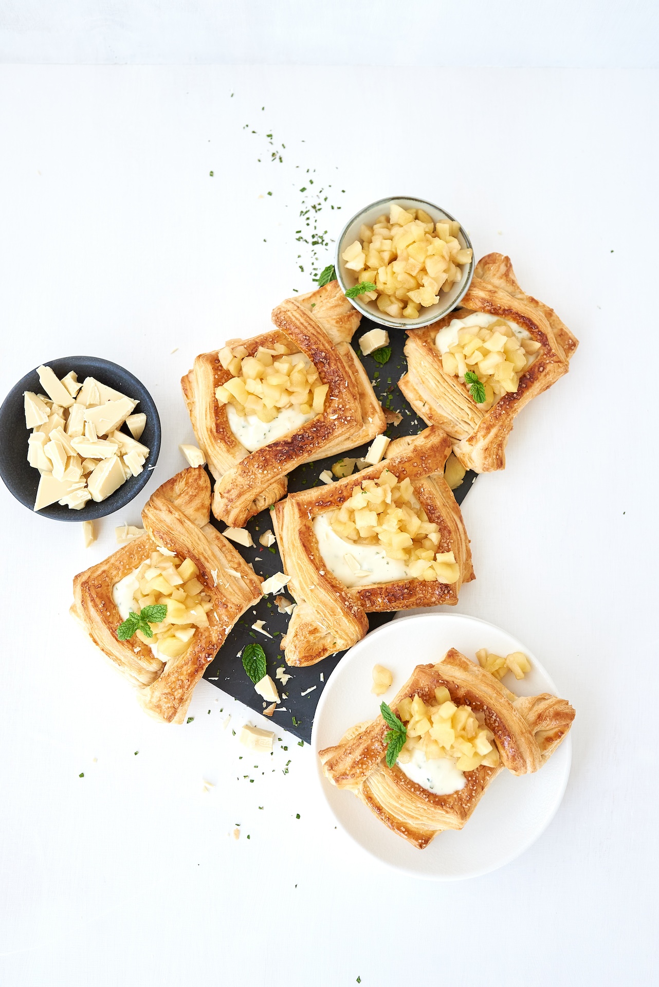 Minty Apple Puff-pies - Paula Särekanno