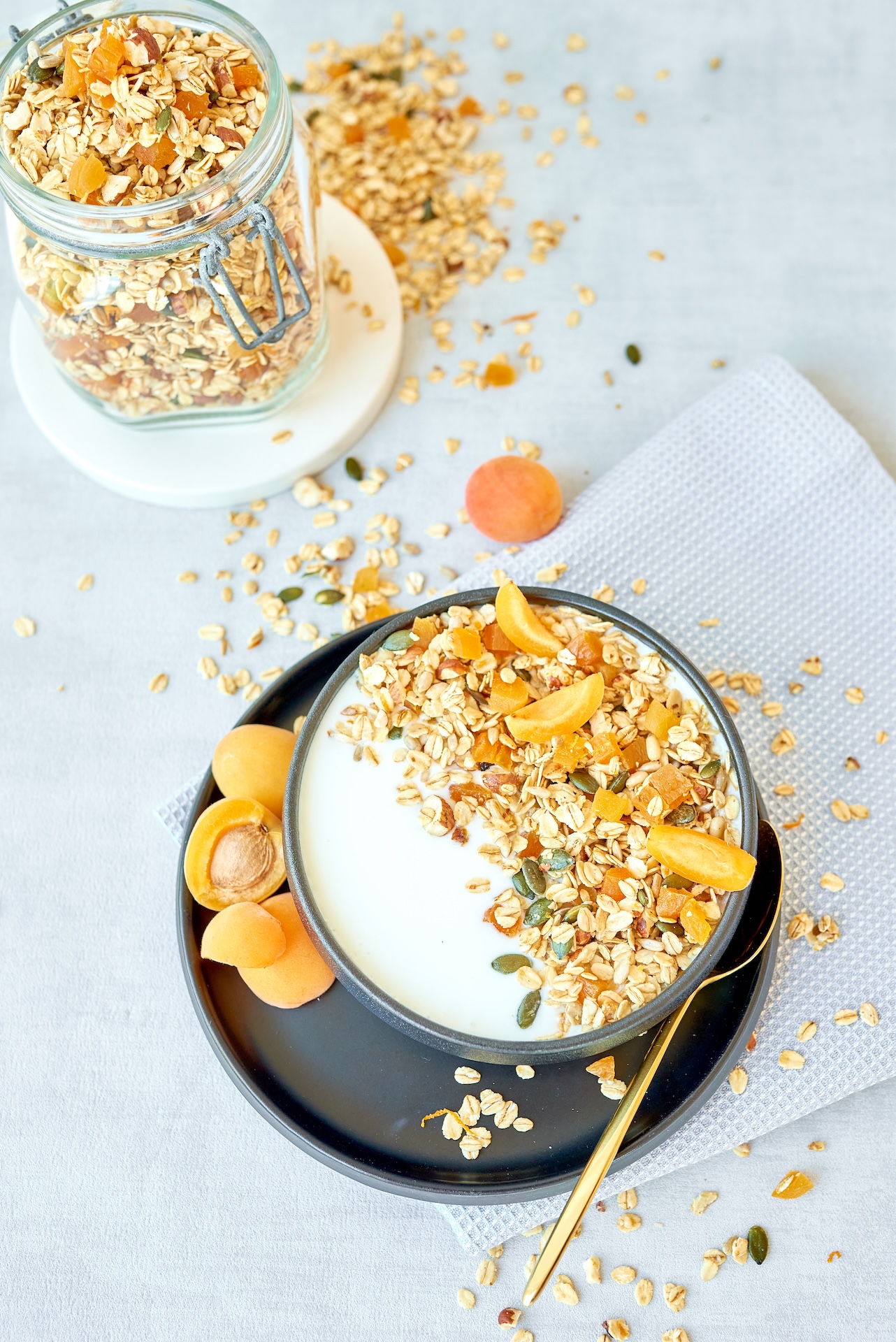 Orange apricot muesli with oat flakes - Paula Särekanno