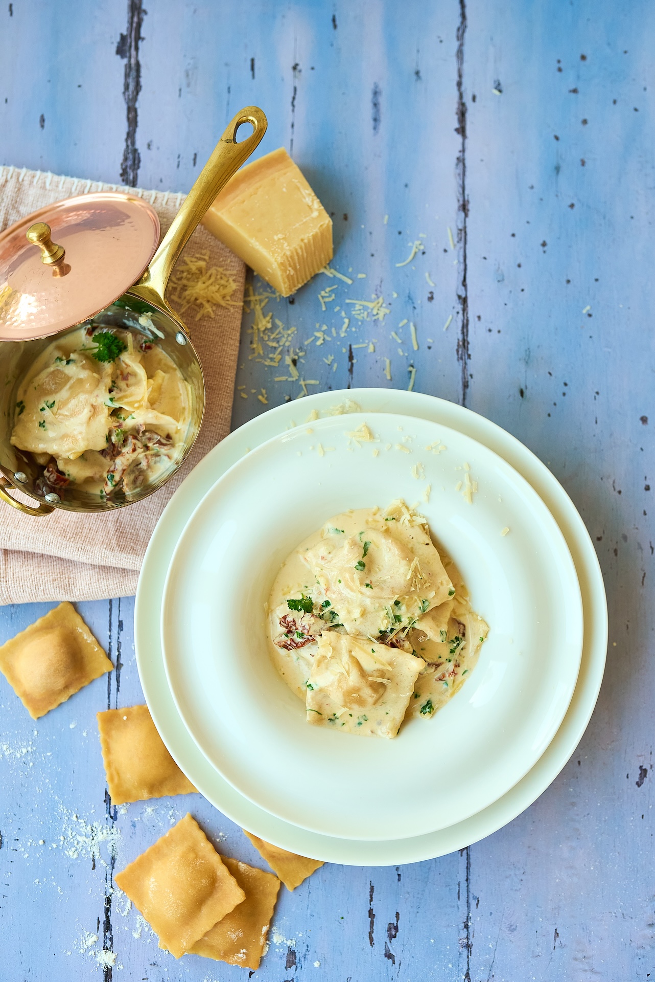 Creamy ravioli with feta and sun-dried tomatoes - Paula Särekanno