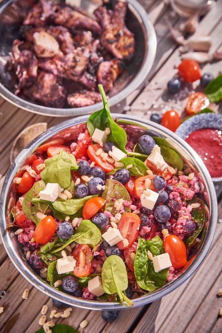 Kruubisalat mustikate ja fetaga