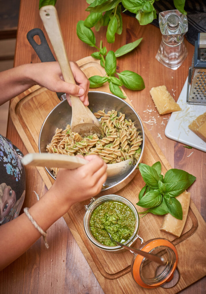 Lihtne pasta basiilikupestoga