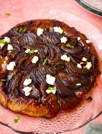 Punase sibula Tarte Tatin kitsejuustuga
