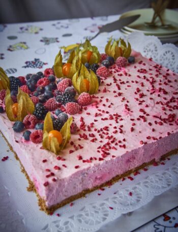 Vaarika-toorjuustutort