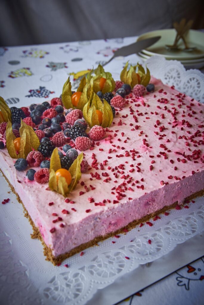 Vaarika-toorjuustutort