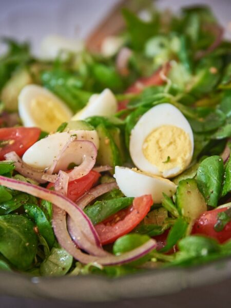 Värske salat vutimunadega