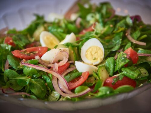 Värske salat vutimunadega