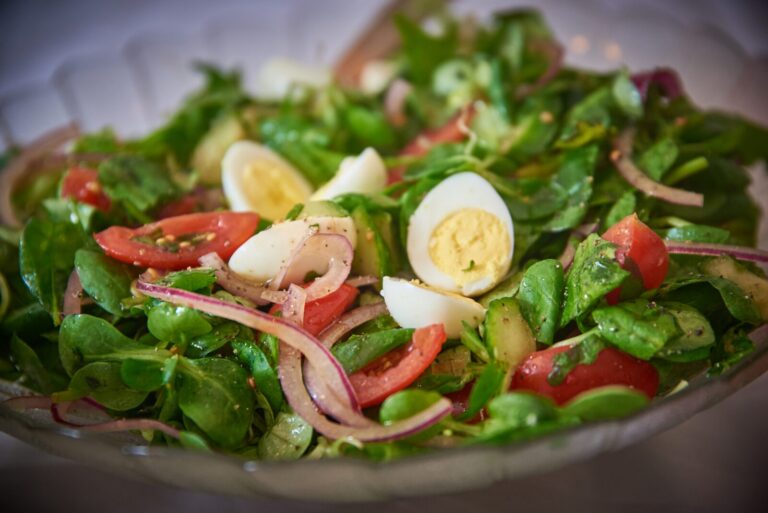 Värske salat vutimunadega