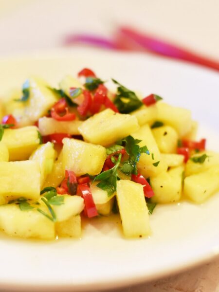 Ananassi-tšilli grillsalat