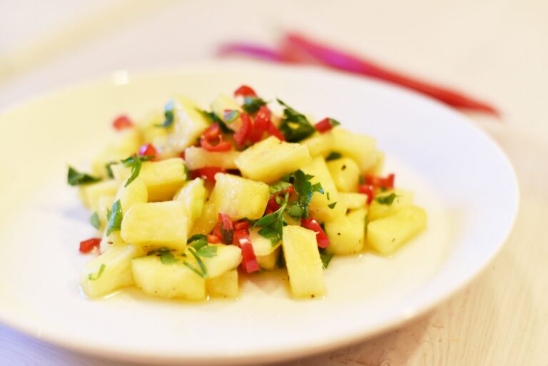 Ananassi-tšilli grillsalat