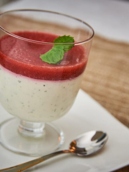 Kerge maasika panna cotta