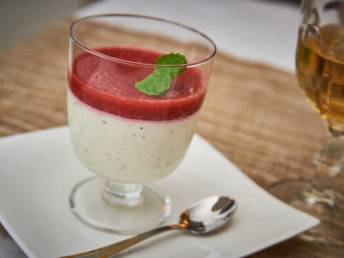 Kerge maasika panna cotta